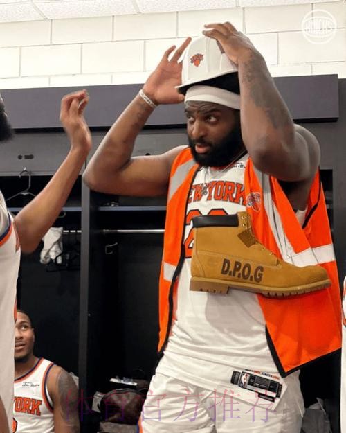 米切尔-罗宾逊回应球迷质疑:我只是按要求防守和抢篮板 米切尔-罗宾逊回应球迷质疑:我只是按要求防守和抢篮板